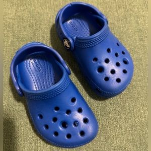 Toddler crocs